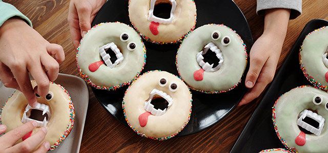 Recept för hur du lagar enkel och god Halloween-mat för barn. 